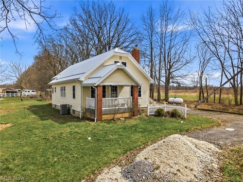 8305 Columbiana Canfield Rd, Canfield, OH, 44406-9463 | Card Image