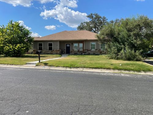 805 W 1st St, Lampasas, TX, 76550-2504 | Card Image