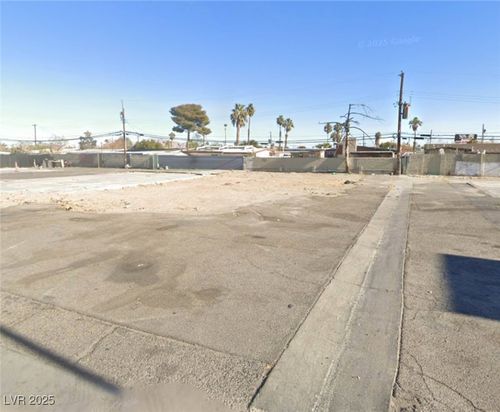 2201 Paradise Rd, Las Vegas, NV, 89104-2515 | Card Image