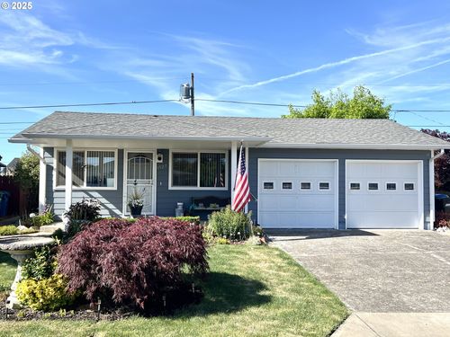 1527 Country Club Cir, Woodburn, OR, 97071-2418 | Card Image