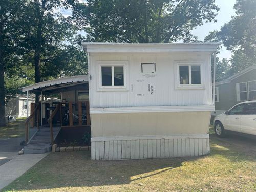 832 Manor Ln, Traverse City, MI, 49686-4368 | Card Image