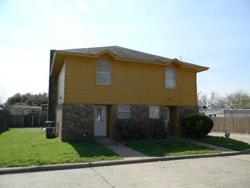 2040 Minnie Dr, Arlington, TX, 76012-3644 | Card Image