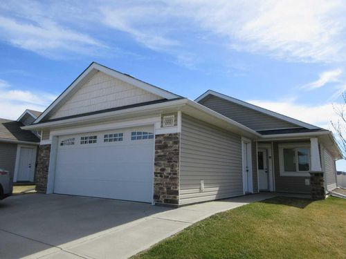 122 Chartwell Place Se, Medicine Hat, AB, T1B0E4 | Card Image