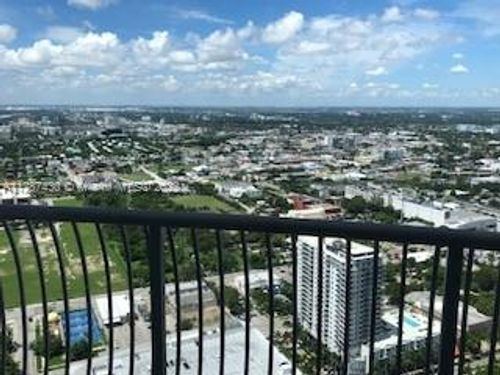 apt-5215-1750 N Bayshore Dr, Miami, FL, 33132-3221 | Card Image