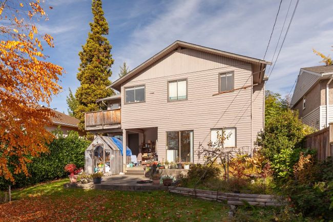 221 W 28th Street, House other with 4 bedrooms, 2 bathrooms and 3 parking in North Vancouver BC | Image 14
