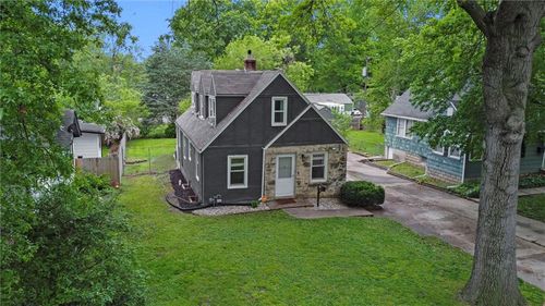 8242 Belleview Ave, Kansas City, MO, 64114-2110 | Card Image