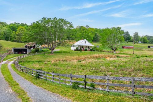 622 Soapstone Rd, Galax, VA, 24333-5858 | Card Image