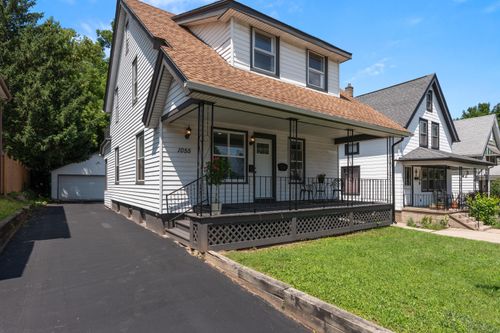 1055 N 68th St, Wauwatosa, WI, 53213-3172 | Card Image