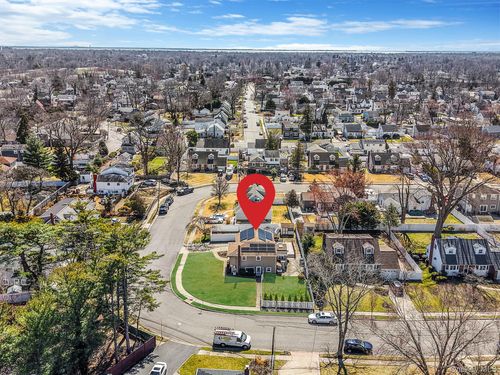 18 Wendorf Ct, Babylon, NY, 11703-4420 | Card Image