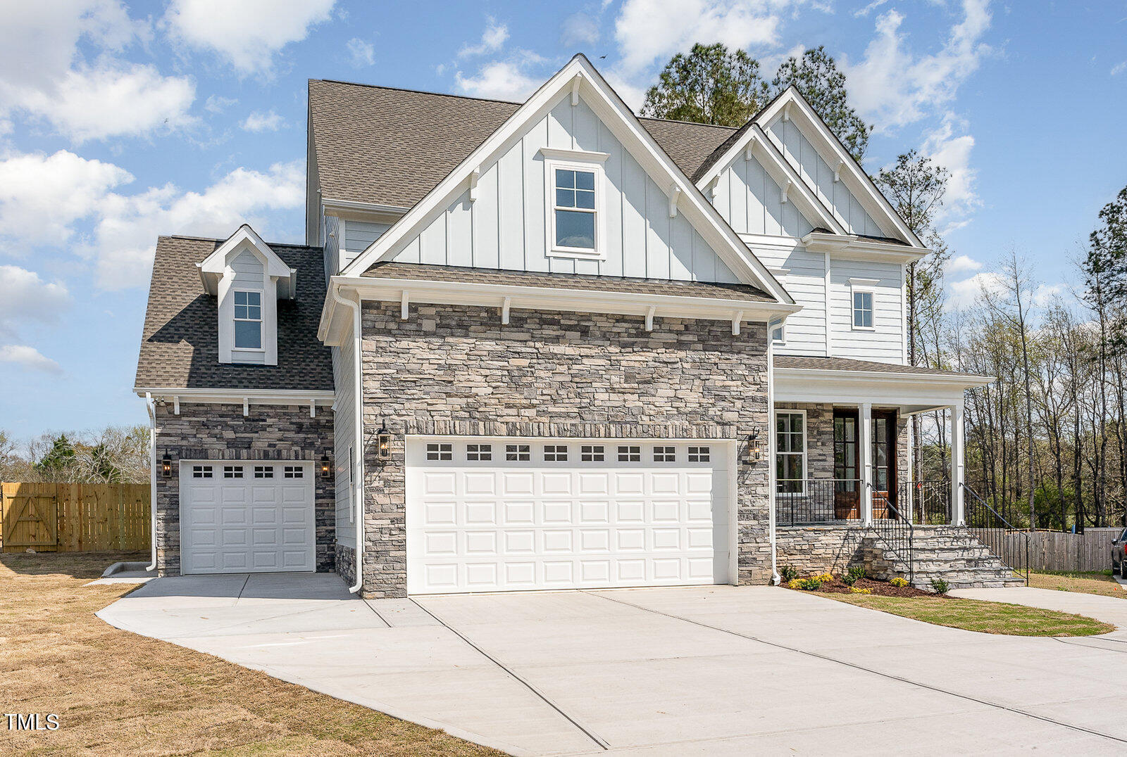 Darian Woods Dr, Holly Springs, NC 27540
