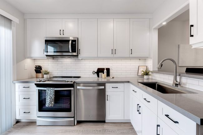 53 - 1115 Paramount Dr, Condo with 3 bedrooms, 2 bathrooms and 1 parking in Stoney Creek ON | Image 5
