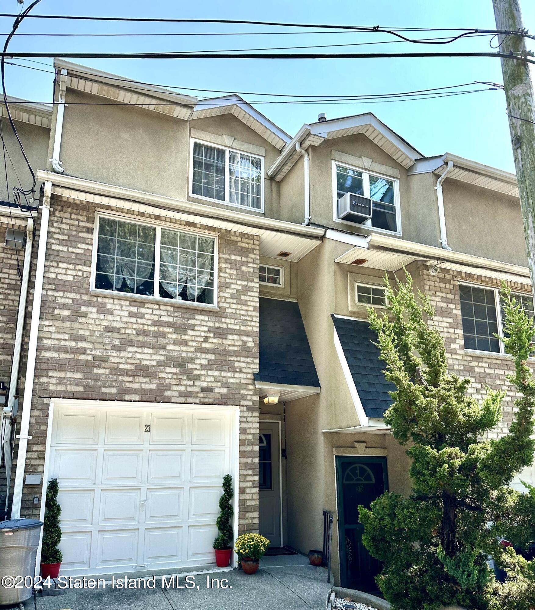 Savo Ln, Staten Island, NY 10305