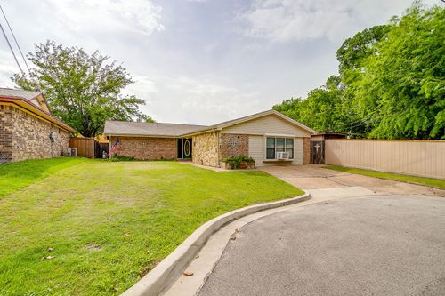211 Cottonwood St, Weatherford, TX, 76086-5607 | Card Image