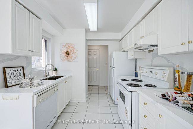 202 - 28 Rosebank Dr, Condo with 3 bedrooms, 3 bathrooms and 2 parking in Scarborough ON | Image 8