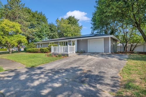 3 Exeter Rd, Beverly, MA, 01915-1603 | Card Image