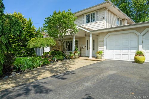 2903 Preston Ln, Merrick, NY, 11566-5216 | Card Image