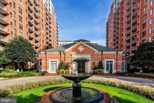 909-11710 Old Georgetown Rd, NORTH BETHESDA, MD, 20852-2681 | Card Image