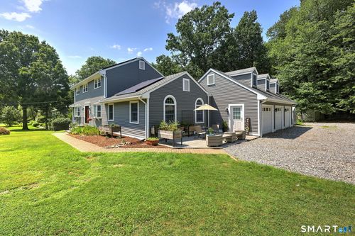 88 Scenic Hill Rd, Trumbull, CT, 06611-2518 | Card Image
