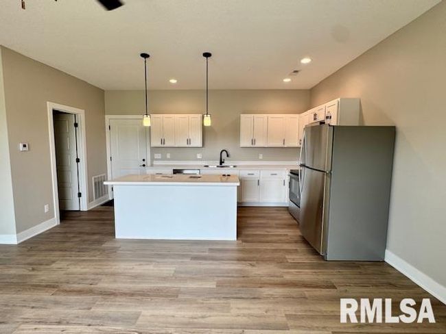 APT-1 - 1002 S 4 Th St, House other with 3 bedrooms, 3 bathrooms and null parking in Clinton IA | Image 12