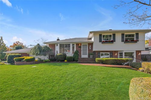6 Milford Lane, Huntington, NY, 11747 | Card Image