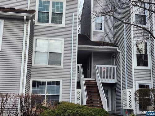 32 Fox Run Dr, Englewood, NJ, 07631-5051 | Card Image