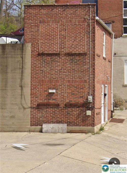 1215 Martin Luther King Jr Dr, Allentown, PA, 18102-4667 | Card Image