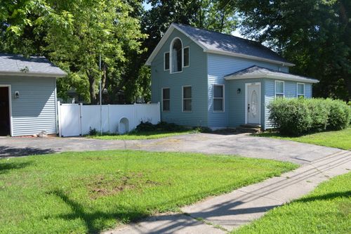 309 S Main St, Walnut, IL, 61376-9368 | Card Image