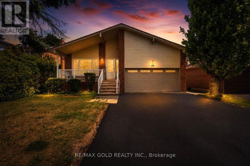 48 Maidstone Cres, Brampton, ON, L6S2Z5 | Card Image