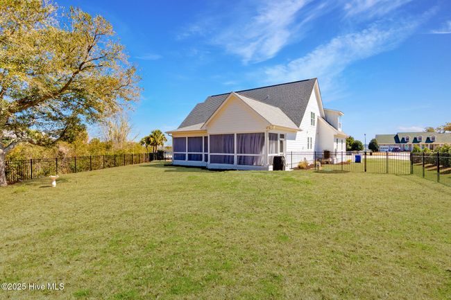 111 Magens Ct E, House other with 4 bedrooms, 4 bathrooms and 2 parking in Cedar Point NC | Image 42