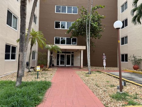 apt-217a-6930 Nw 186th St, Hialeah, FL, 33015-3298 | Card Image