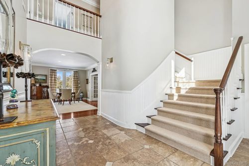 23 Meadow Ln, Southampton, NY, 11968-4601 | Card Image