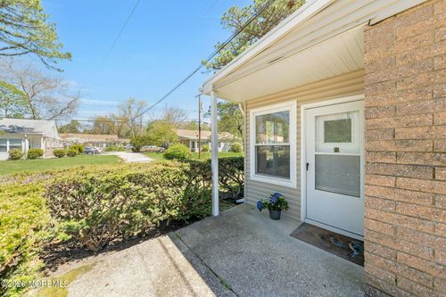 3 A Hemlock St, Toms River, NJ, 08757-2214 | Card Image