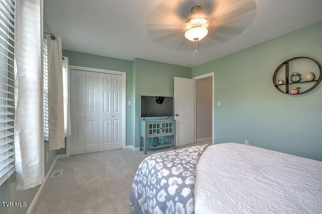 3 - 2023 Weaver Pike, Condo with 2 bedrooms, 2 bathrooms and null parking in Bristol TN | Image 16