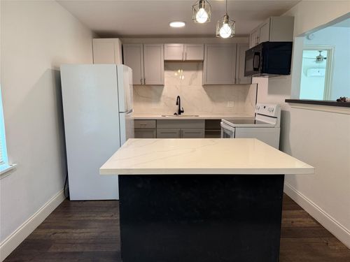 d-306 Stiles St, Houston, TX, 77011-4115 | Card Image