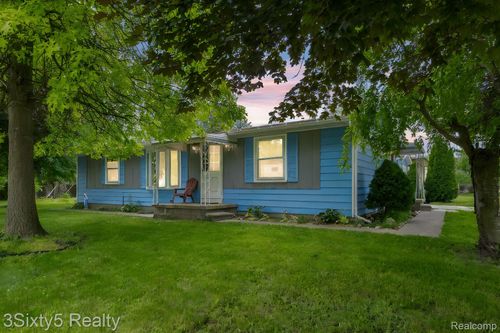 36513 Evans St, New Boston, MI, 48164-9544 | Card Image