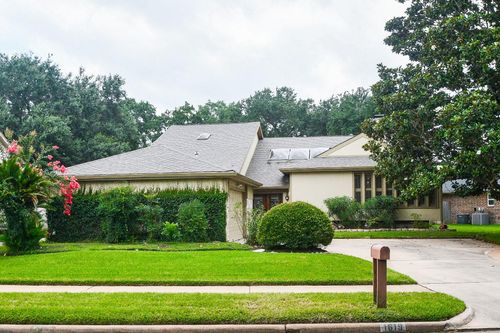 1619 Overland Pass Dr, Sugar Land, TX, 77478-4213 | Card Image