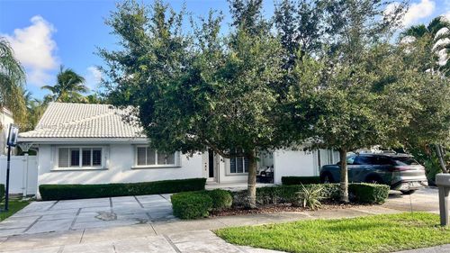 2360 Ne 214th St, Miami, FL, 33180-1068 | Card Image