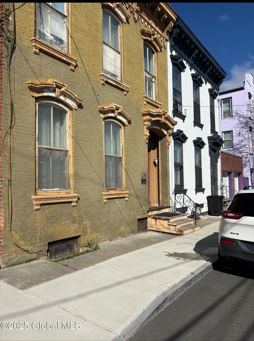 3 Osborne St, Albany, NY, 12202-1413 | Card Image
