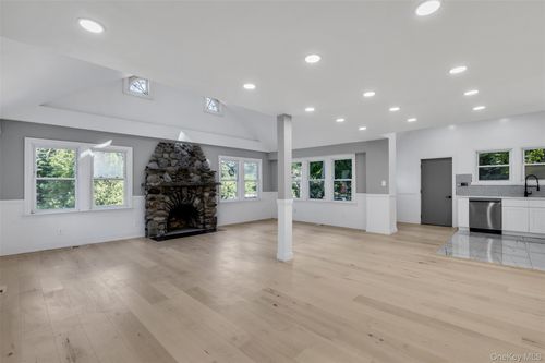 221 Locust Rd, Yorktown Heights, NY, 10598-3236 | Card Image