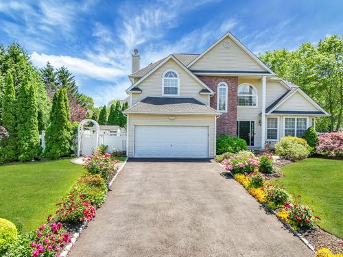 18 Cayla Ln, Port Jefferson Station, NY, 11776-4257 | Card Image