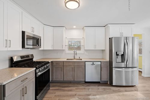 476 Coldenham Rd, Walden, NY, 12586-2919 | Card Image