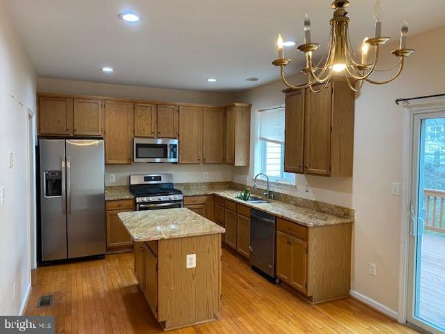 12920 Wood Crescent Cir, Townhouse with 3 bedrooms, 4 bathrooms and null parking in HERNDON VA | Image 15