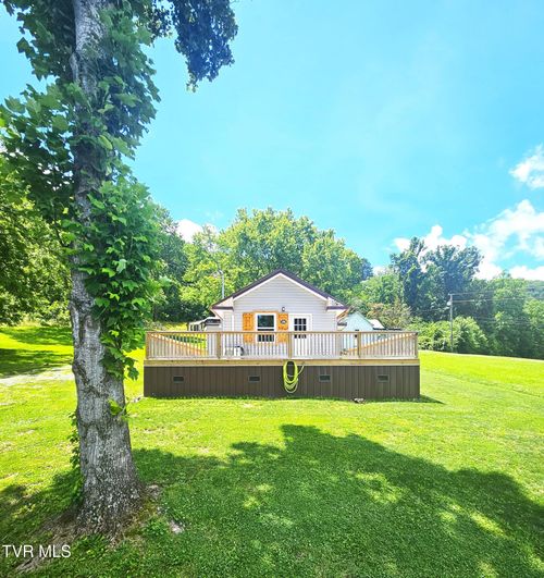104 Master Street Ext, Erwin, TN, 37650-2081 | Card Image