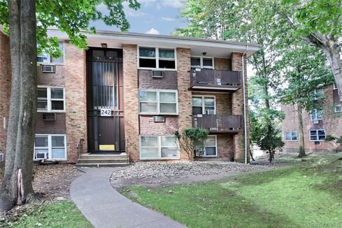 d-242 Kearsing Pkwy, Monsey, NY, 10952-7225 | Card Image