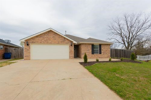 824 E Macy, Stillwater, OK, 74075-0000 | Card Image