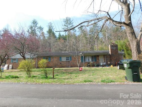 102 Jeff St, Hendersonville, NC, 28739-3140 | Card Image