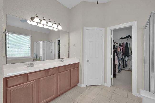Primary bathroom w/ his & hers sinks. | Image 10
