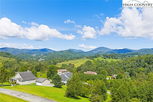 18 Chariot Dr, Boone, NC, 28607 | Card Image