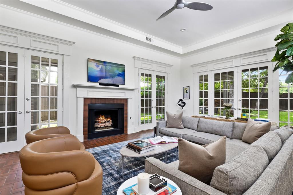 Cortleigh Pl, Dallas, TX 75209