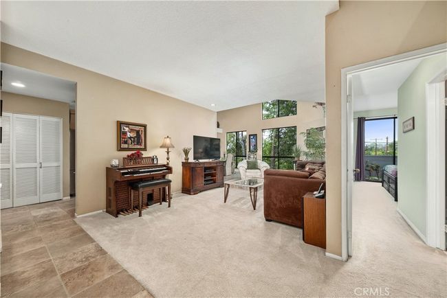 APT-326 - 13331 Moorpark St, Condo with 2 bedrooms, 2 bathrooms and 2 parking in Sherman Oaks CA | Image 4